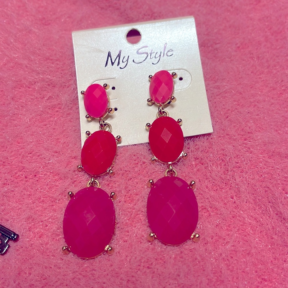 Pair of earrings
